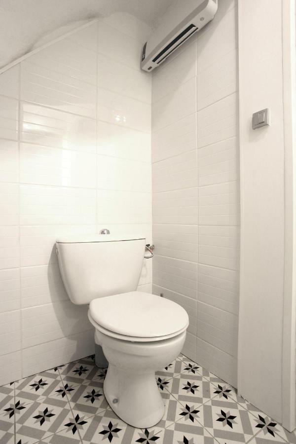 GregBnb-com - T2 Ancien et moderne - PARKING INCLUS - 15min Gare Toulon Eksteriør billede