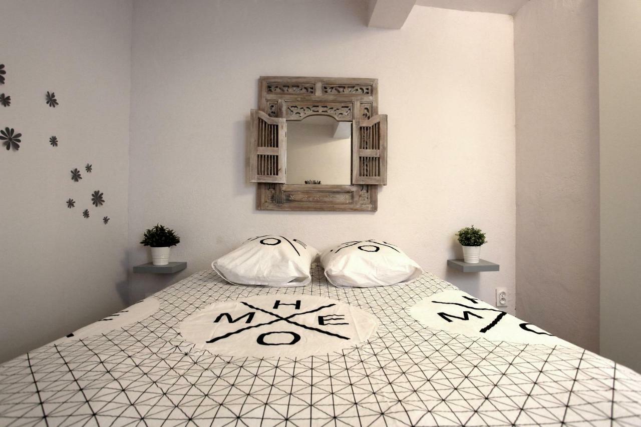 GregBnb-com - T2 Ancien et moderne - PARKING INCLUS - 15min Gare Toulon Eksteriør billede