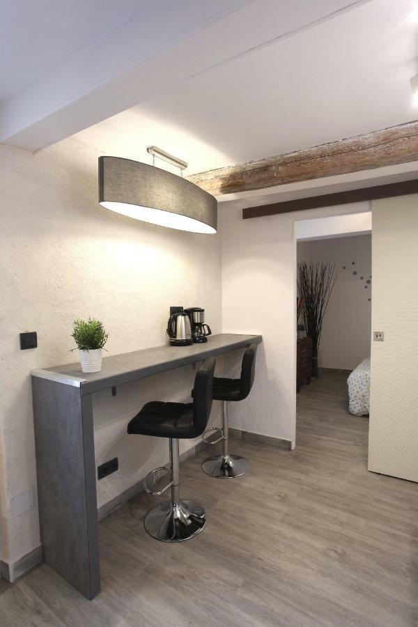 GregBnb-com - T2 Ancien et moderne - PARKING INCLUS - 15min Gare Toulon Eksteriør billede